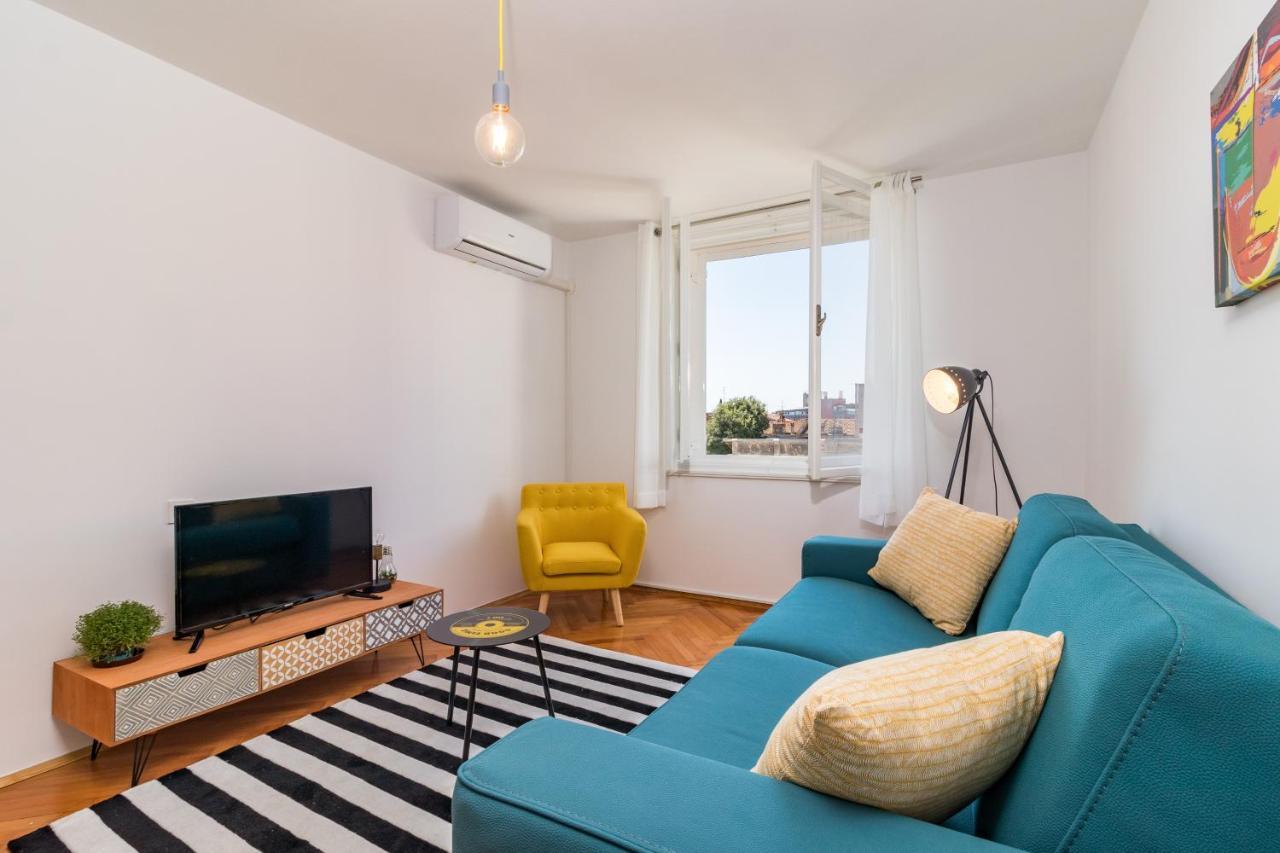 Quirky Apartment Arena With Parking PUY Exterior foto