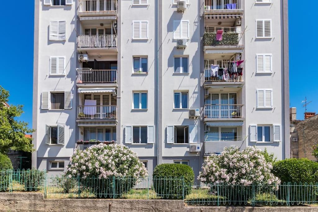 Quirky Apartment Arena With Parking PUY Exterior foto